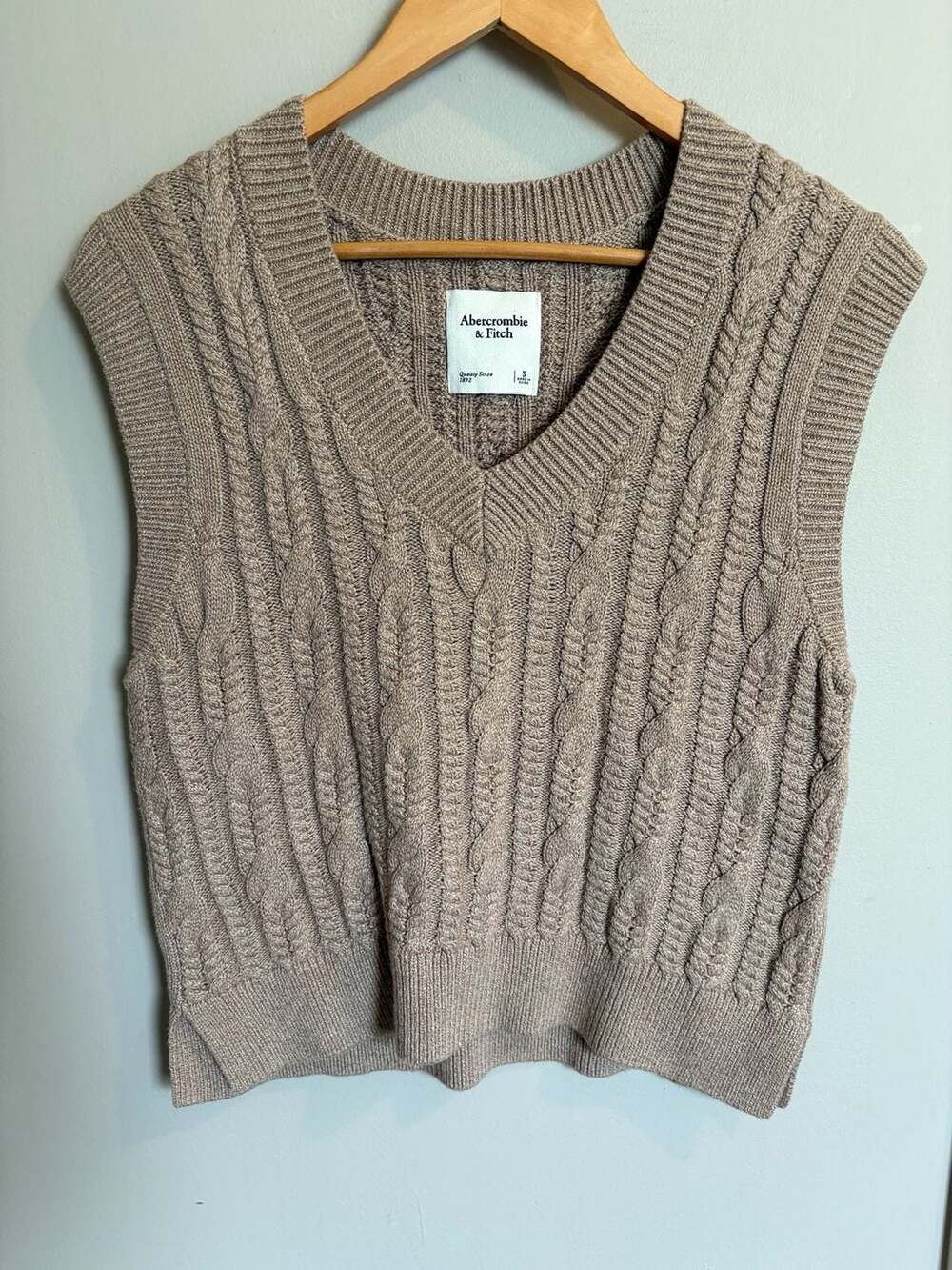 Abercrombie & Fitch Cable Knit V-Neck Sweater Vest